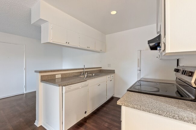 Photo - Updated 1BD/1BA Apartment in well maintained Complex in Sylmar. Unidad 113