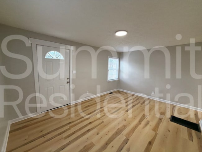 Photo - 3005 Linwood Ave