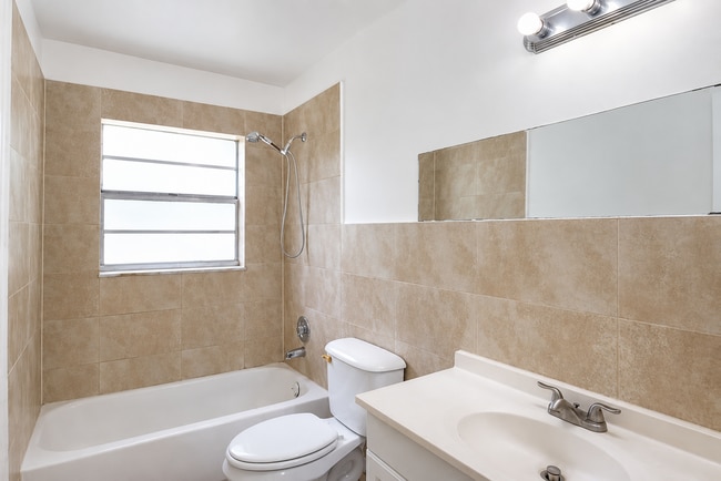 Photo - 1218 Giller Ave