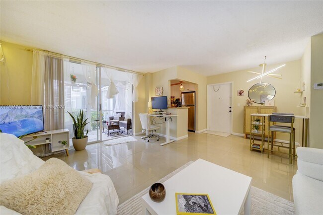 Photo - 1040 SE 4th Ave Unit fully furnishrd 1 bedroom