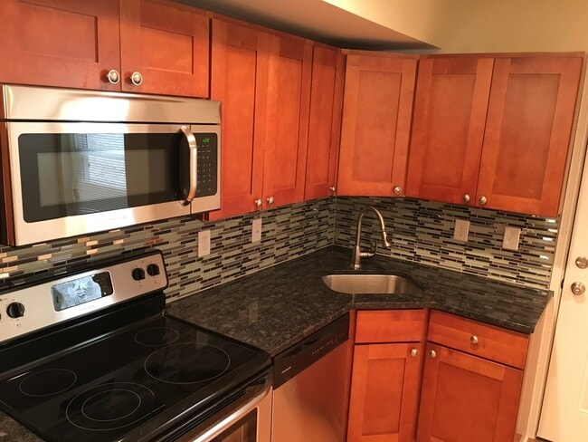 Photo - 415 N 41st St Unit 4