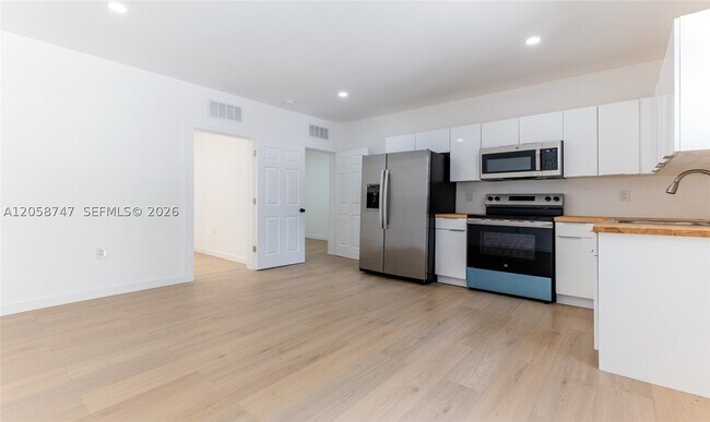 Photo - 709 SW 4th St Unit 2