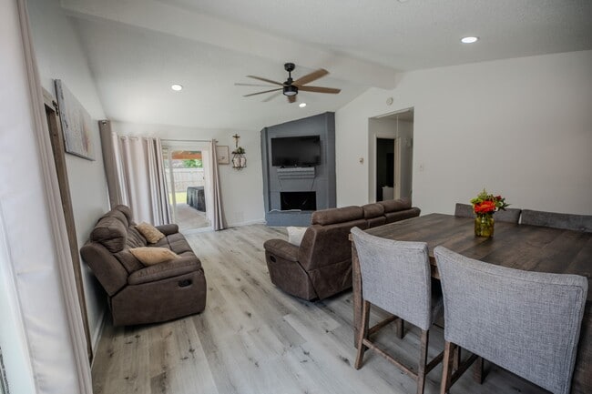Photo - 4606 Meadowood Dr