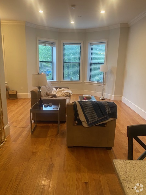 Building Photo - 1089 Beacon St Unit 3 Rental