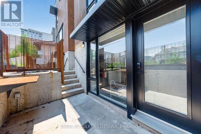 Photo - 117 Carruthers Ave