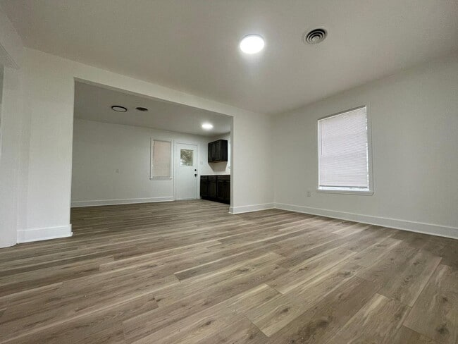 321 Cheryl St