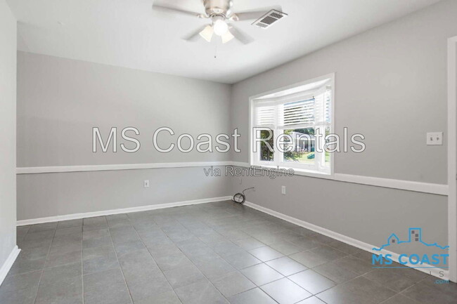 105 N Ida Ln