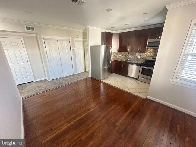 Photo - 2712 6th St NE