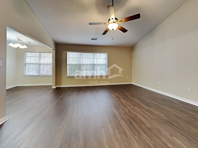 Photo - 470 Hainsworth Dr