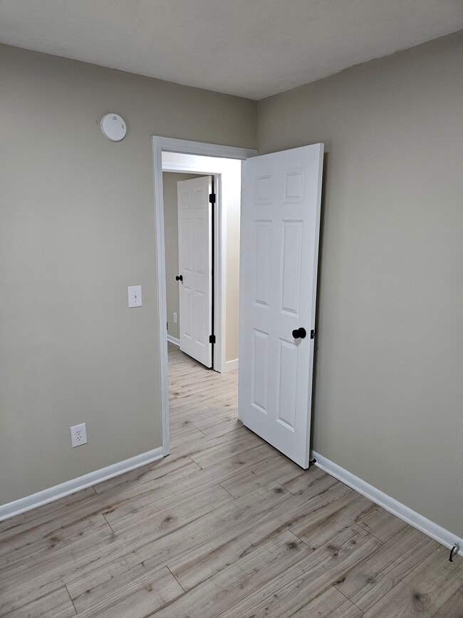 Photo - 678 Young St