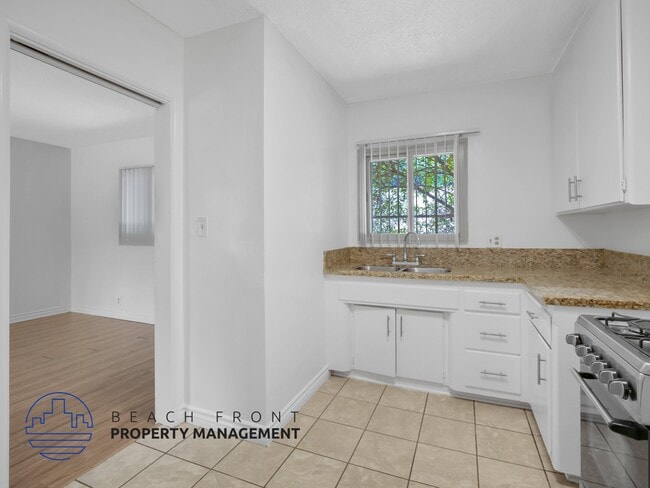 Photo - 8910 Sepulveda Eastway
