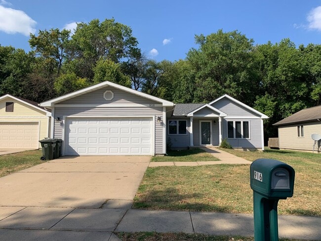 Building Photo - Beautiful 3-bedroom