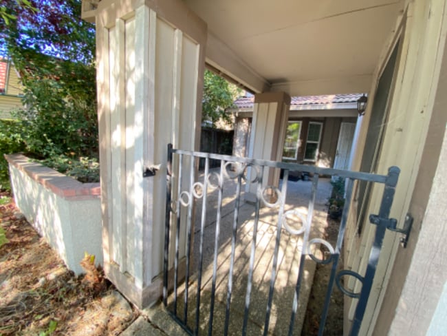 Building Photo - 1870 Bridgecreek Dr Rental