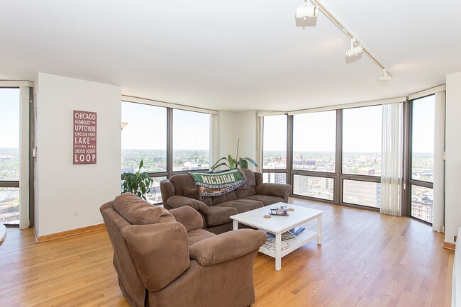 Photo - 2650 N Lakeview Ave Unit 2801