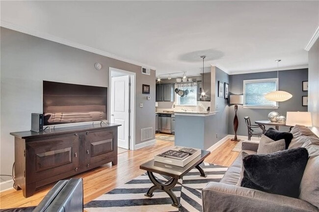 Building Photo - 48 Peachtree Ave NE Unit Buckhead Square