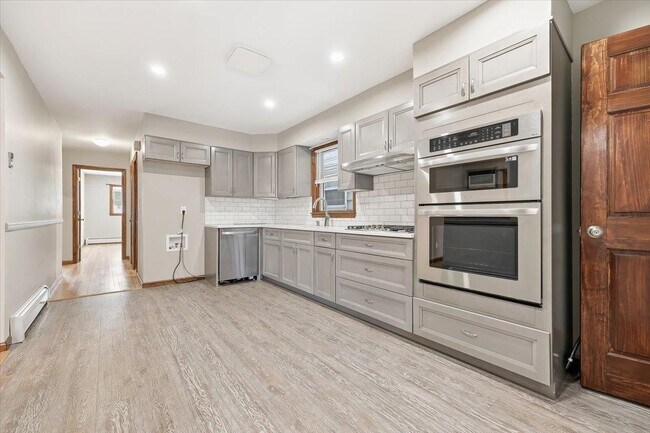 Photo - 358 Cator Ave