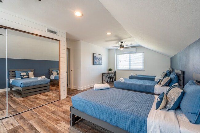 Photo - 409 W Sierra Dr