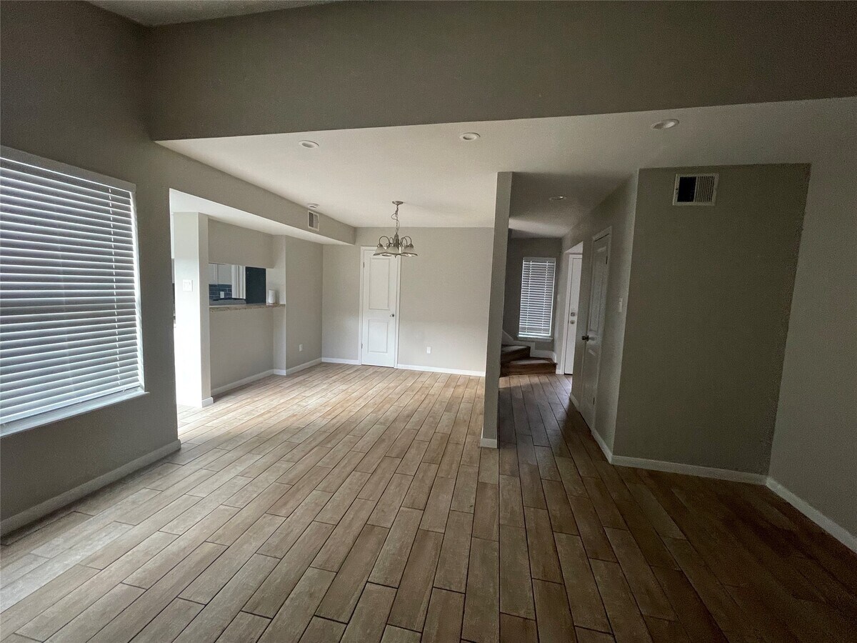 Photo - 10315 Sommerville Ave