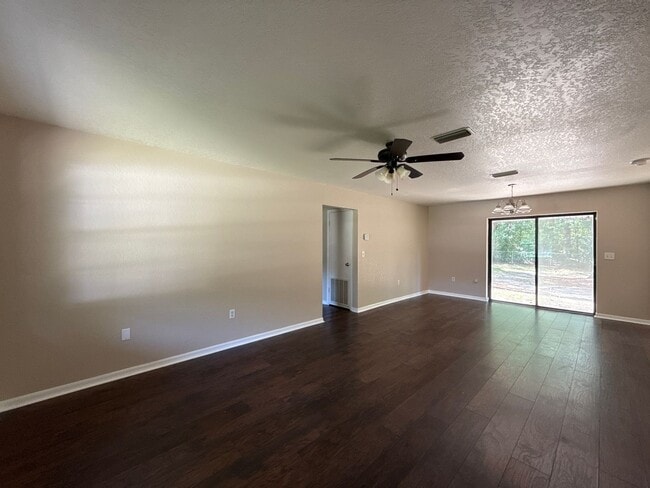 Photo - Section 8 Accepted on This home! TEMPROARY...