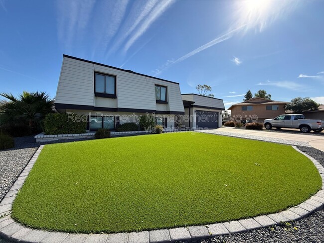 Photo - 429 E Greenway Dr