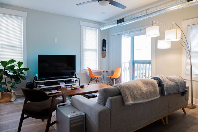 Building Photo - 800 Bridge St NW Unit Bridge