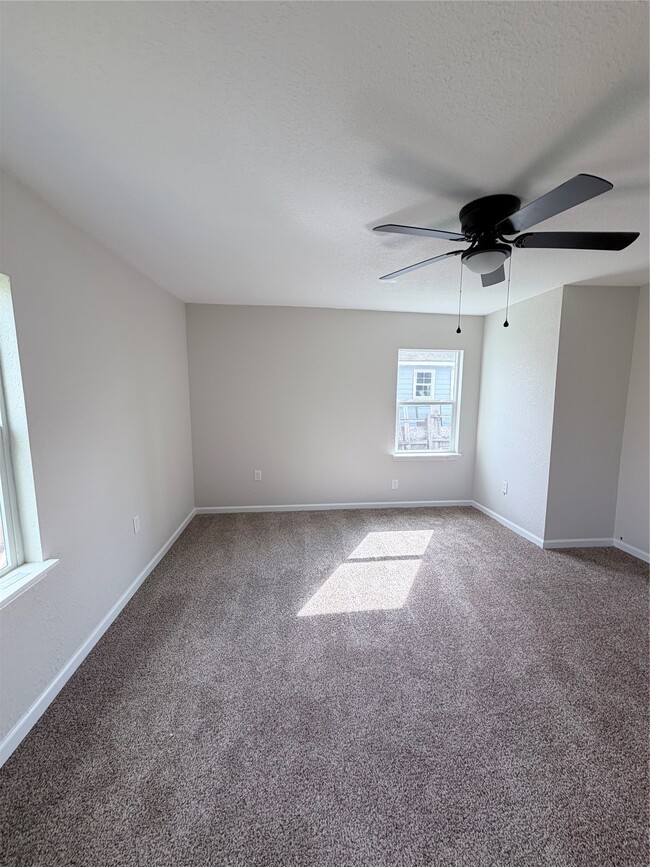 Photo - 2915 Creston Dr