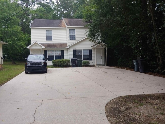 Building Photo - 227 Dixie Dr Rental