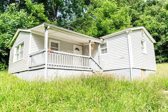 Building Photo - 1136 Valley Dr SW Rental