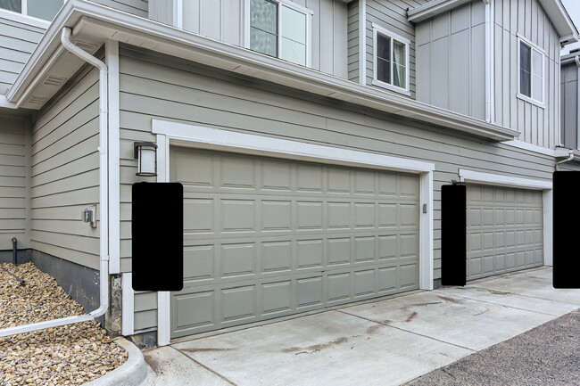 2 car garage - 10565 Paris St Townhome