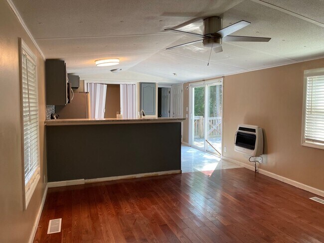 Photo - 3 Bed, 2 Bath Mobile home