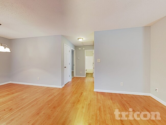 Photo - 213 Martins COurt