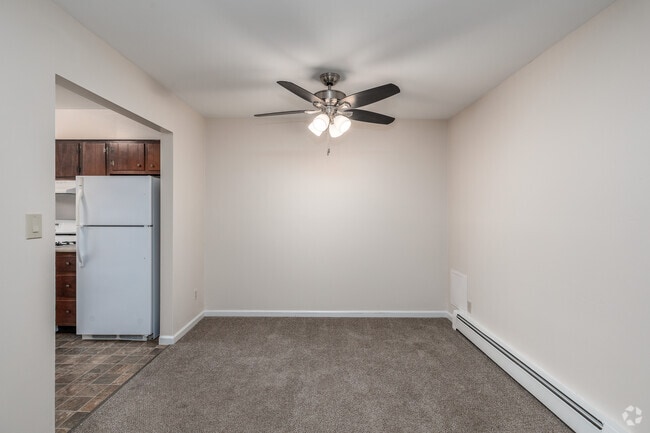 2BR, 1BA - 901SF - Dining Room