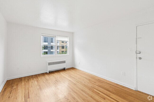 1BR, 1BA - 550SF - Living Room