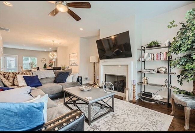 1353 Callahan Cv