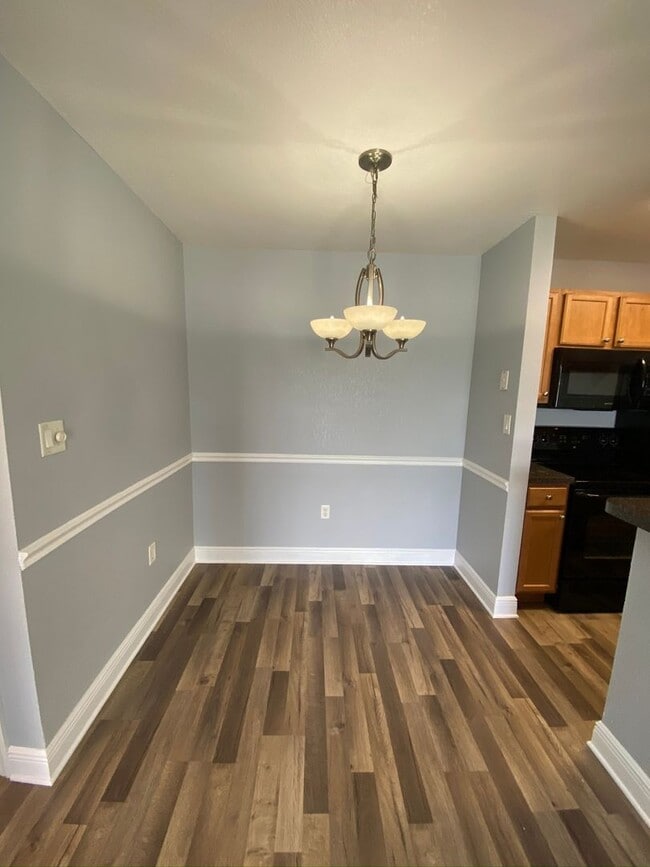 Photo - 1/1 in the Heart of Brandon with a lake view!