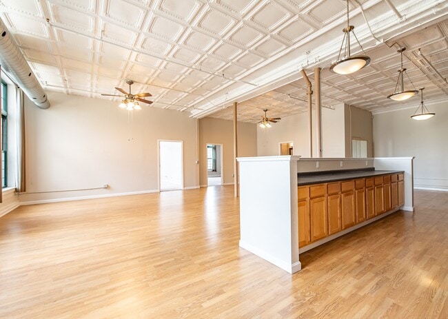 83 Main St Unit 4