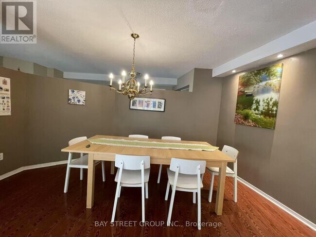 Photo - 2589 Addingham Crescent