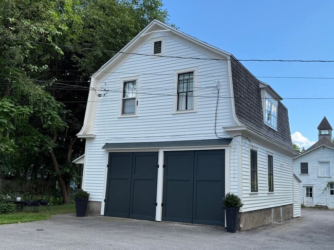 Building Photo - 208 Lake Ave Rental
