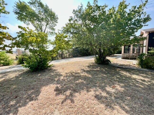 Photo - Charming Farm House 2/1 in Elm Mott