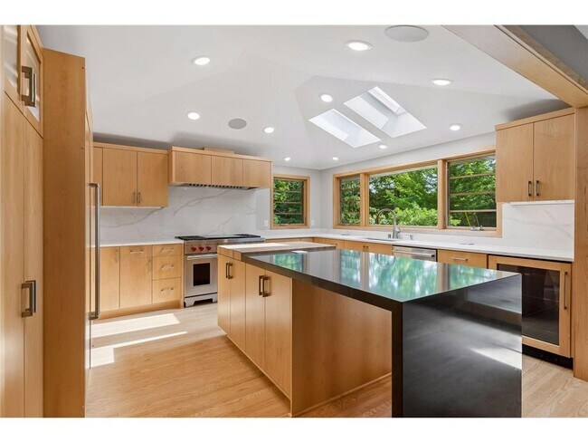 Photo - 6216 Maloney Ave