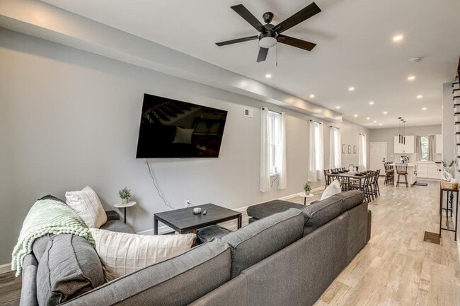 Building Photo - 5321 Wakefield St Unit ID1386017P