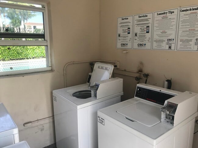 Building Photo - 2309 S Federal Hwy Unit 14