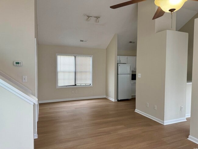 Photo - 911 Charles St