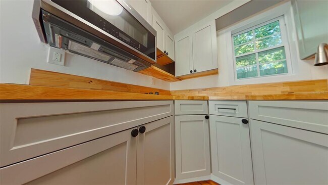 327 NW 15th Terrace