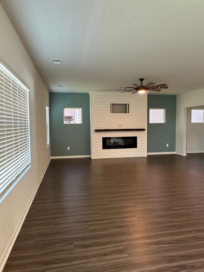 Photo - 757 Lambeth Ln