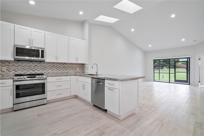 Building Photo - 8354 Waterford Ave Rental
