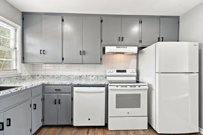 101 W 7th St