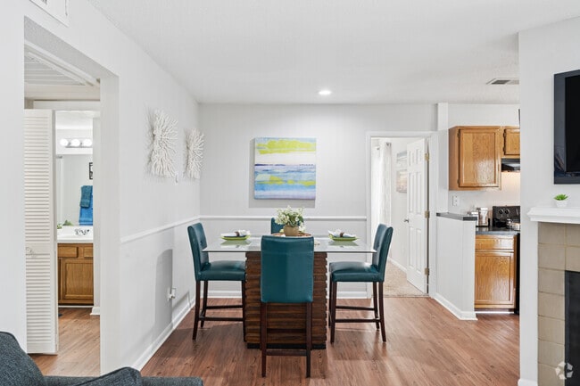 Serendipity 2BR, 2BA - 940SF - Dining Room