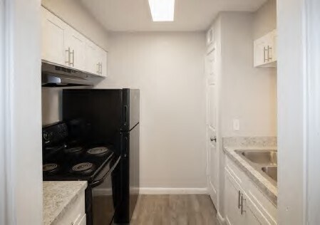Building Photo - 8345 Park Pl Blvd Unit 06