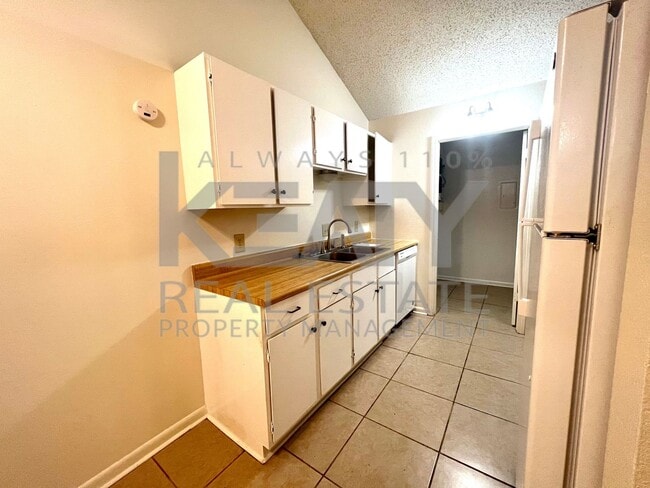 Photo - 803 Fox Run Ave Unidad 1